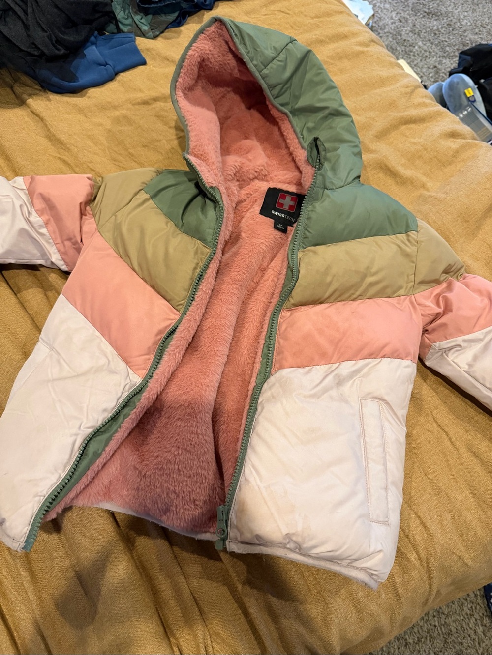 Swiss Tech Kids Colorblock Puffer Jacket in Pink, Green & White